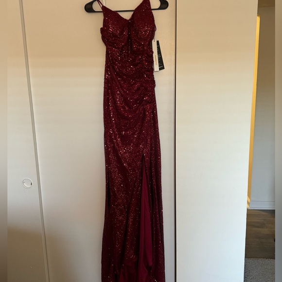 NEW Beautiful red dress never worn tags are still on - Picture 4 of 5